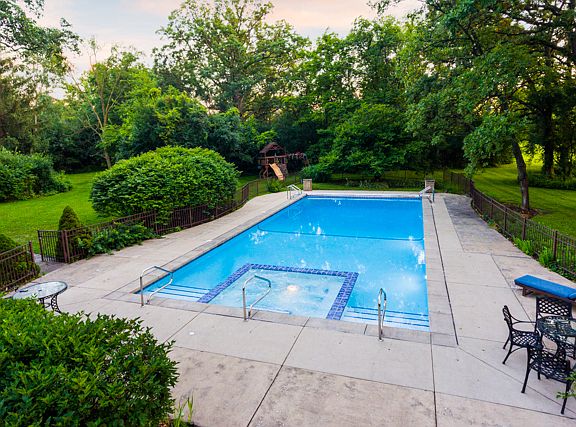 3rd image of 8S070 Brenwood Dr