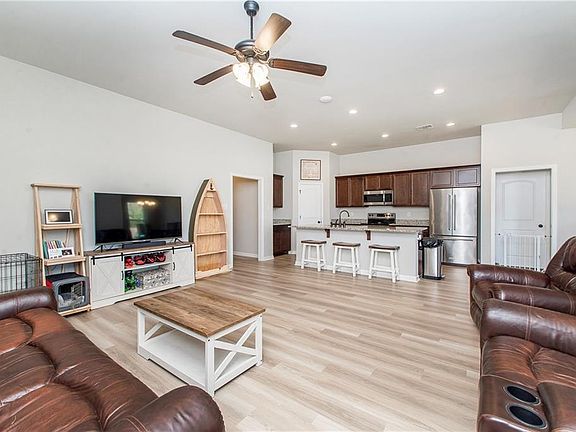 5th image of 43087 Pineside Ave