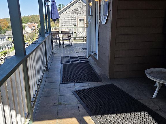 3rd image of 262 Brown St