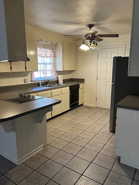3 bed, 1560 sqft, $1,275 — Photo 3