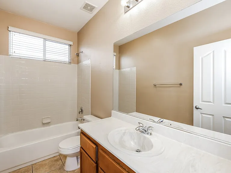 1128 Bistro Bay Ave — Photo 15