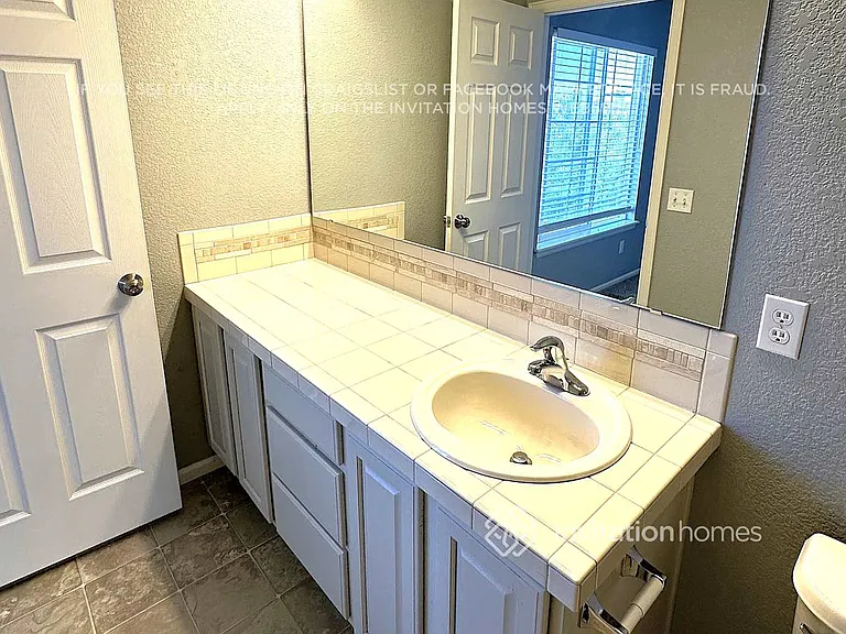 4820 Flanders Way — Photo 14