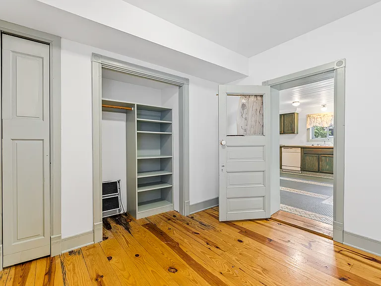 208 S High St — Photo 9