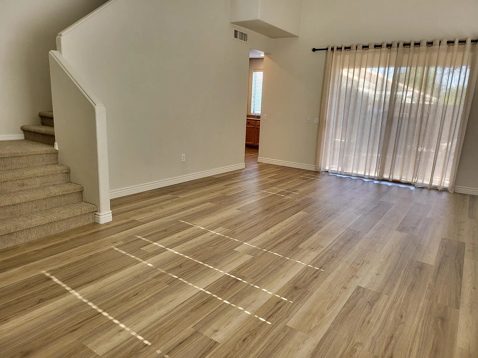 3 bed, 3.5 bath, 2299 sqft, $2,450 — Photo 3