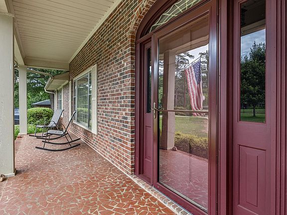 5th image of 349 Weblin St