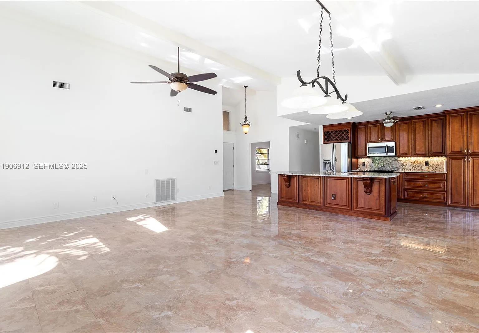 3 bed, 1431 sqft, $4,000 — Photo 2