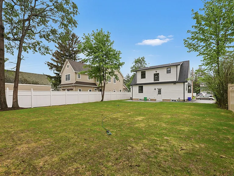 134 Johnson Ave — Photo 30
