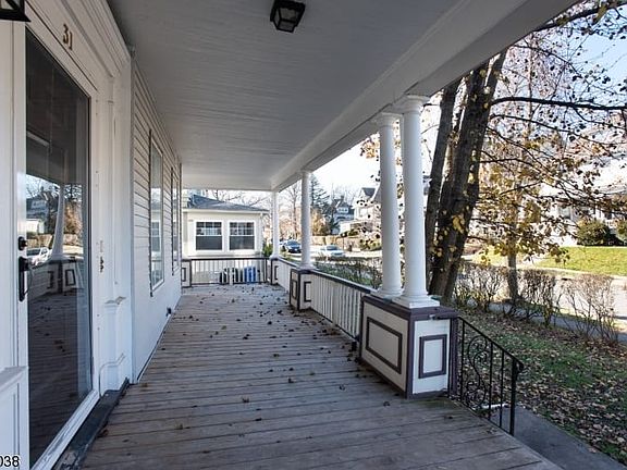 2nd image of 31 Cloverhill Pl Floor 1