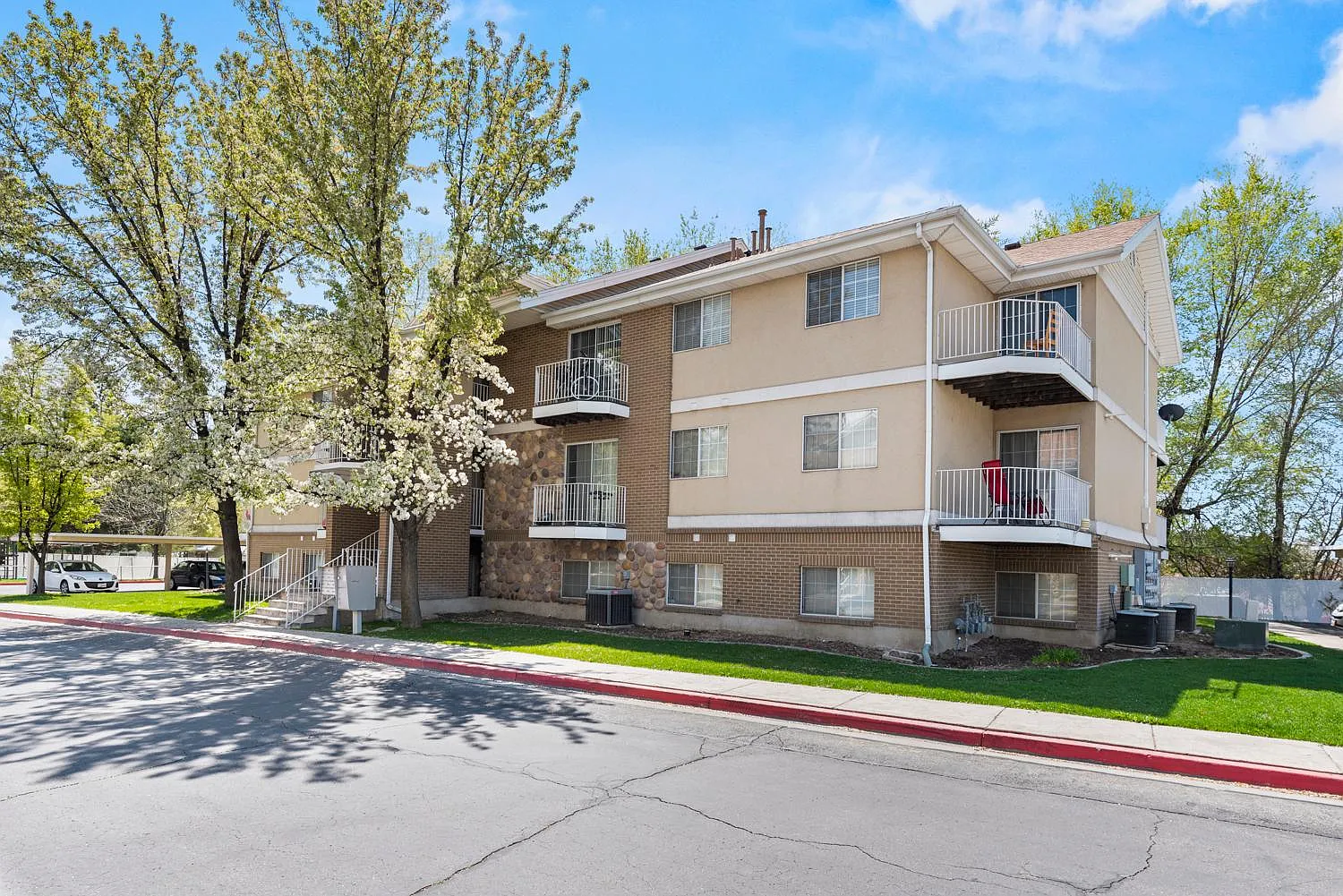 3 bed, 1200 sqft, $1,599 — Photo 1