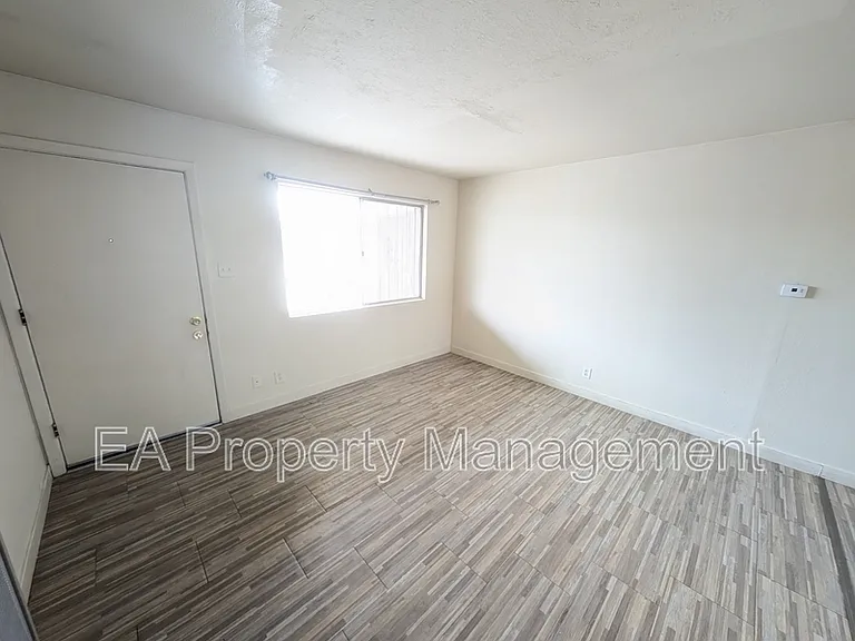 1010 Palomas Dr SE #H — Photo 5