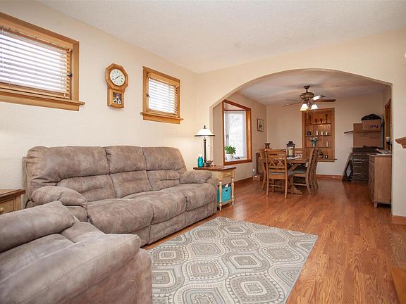 5th image of 262 Pardella Ave