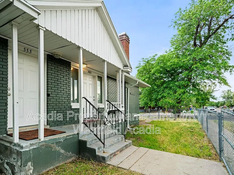 2 bed, 1.0 bath, 1219 sqft, $1,099 — Photo 2