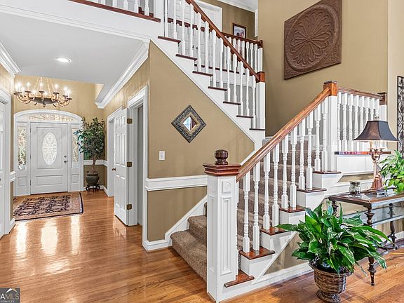 5th image of 140 Thorne Ridge Trl