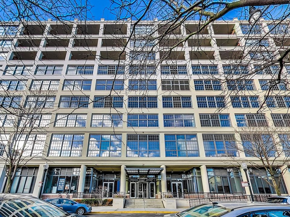 1st image of 900 N Kingsbury St APT 1009