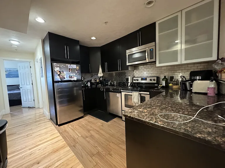 1203-2 Beacon St — Photo 2