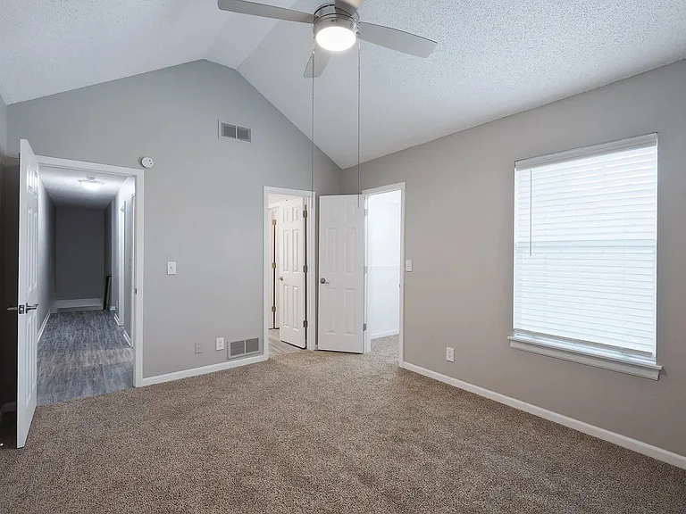 Chestnut Heights Townhomes — Photo 7