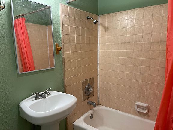 4th image of 2742 Conejo Dr #2744