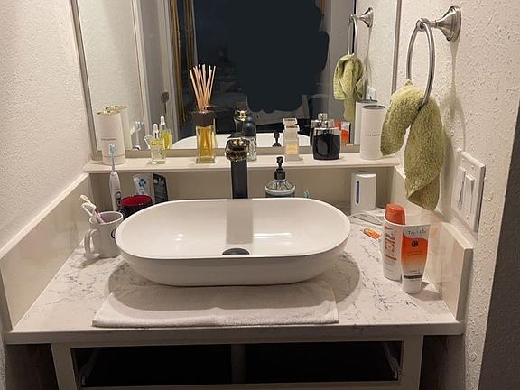 3rd image of 14715 NE 31st St APT 4B