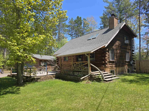 240 Timber Ln, Marquette, MI 49855