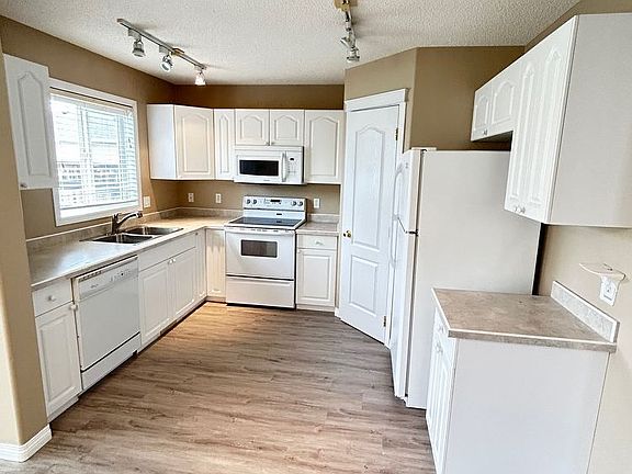 5th image of 117 Campbell Cres