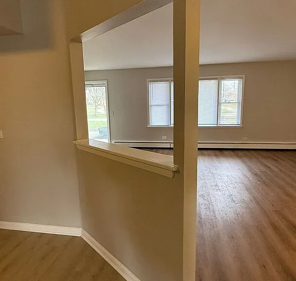 1119 E Algonquin Rd #2 — Photo 2