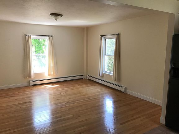 4th image of 26 Pleasant St APT 4