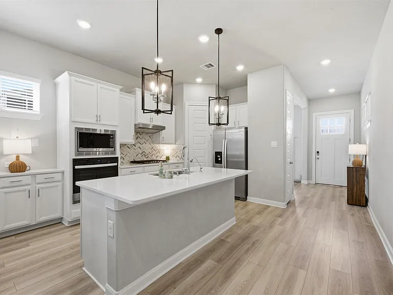 2406 Driftwood Trl — Photo 5