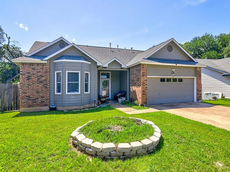 709 Sapling Cv — Photo 24