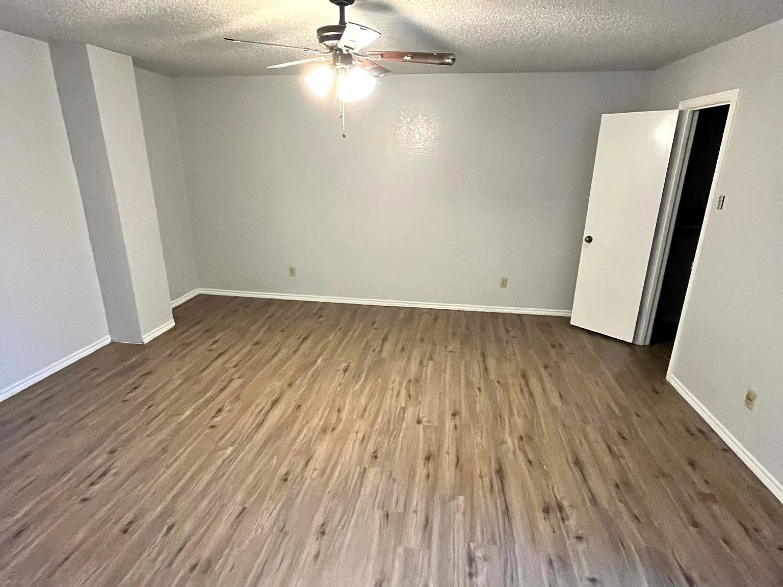 4 bed, 2.5 bath, 1300 sqft, $1,895 — Photo 4