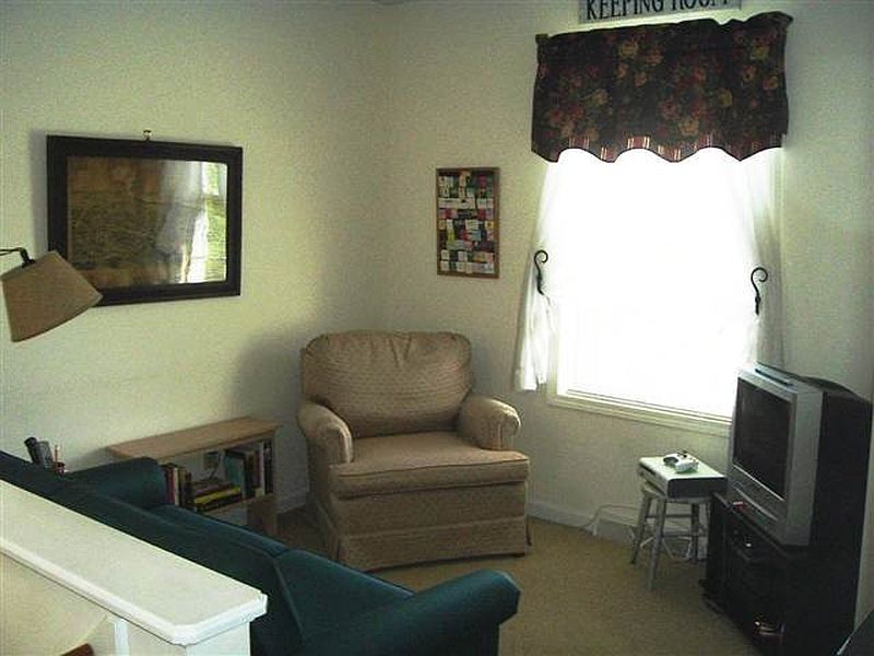 5th image of 73 BRIDGEWOOD Lane