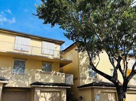 2060 Greenview Shores Blvd, Wellington, FL