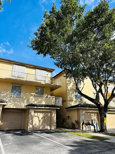2060 Greenview Shores Blvd #303 Photo 1 2060 Greenview Shores Blvd #303 Photo 1