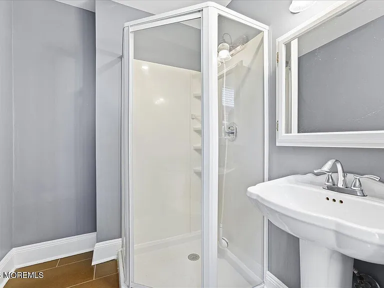 496 W Park Ave — Photo 8