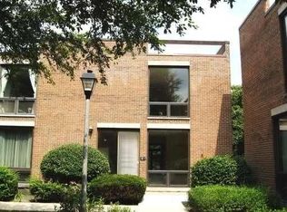 10 Willow Tree Ct, Elmhurst, IL 60126