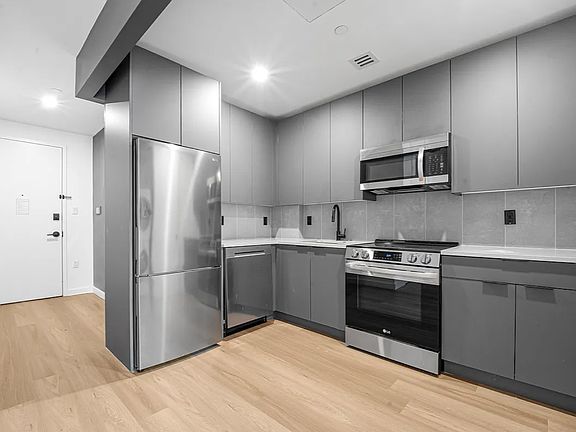 3rd image of 931 Carroll St #C801