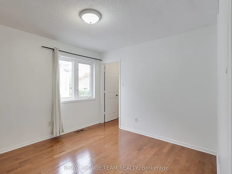 35 Norgold Cres — Photo 37