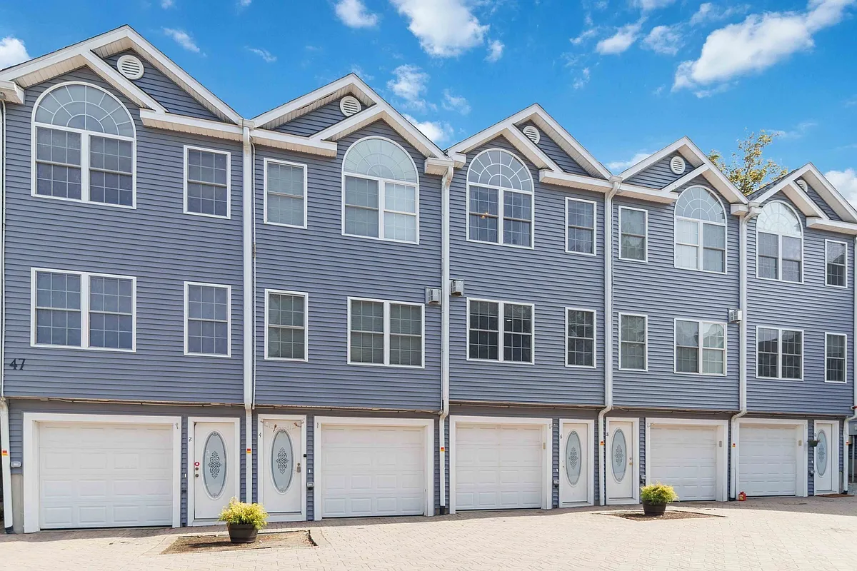 Building Photo - 47 Alder St #37