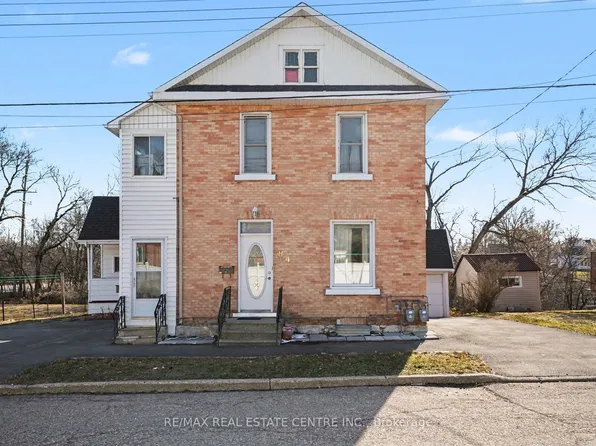 84 Bank St N, Renfrew, ON K7V 2E2