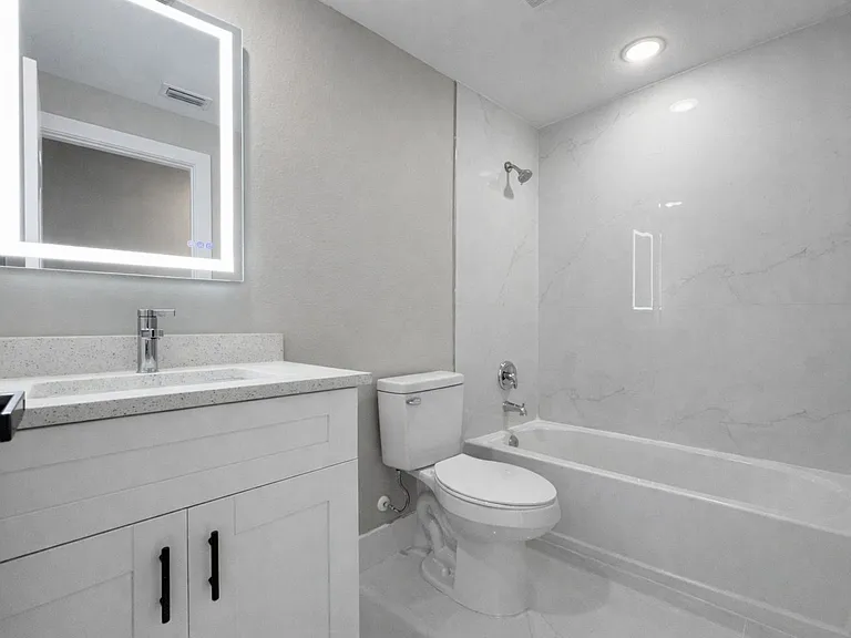 111 NW 19th Pl — Photo 10