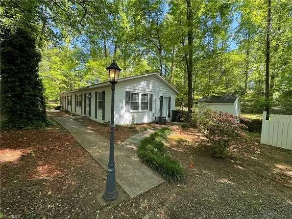 2560 N Old 52 Rd, Pinnacle, NC 27043