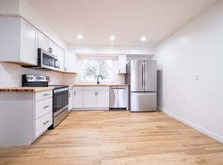 1776 Serpentine Dr, Eagan, MN 55122