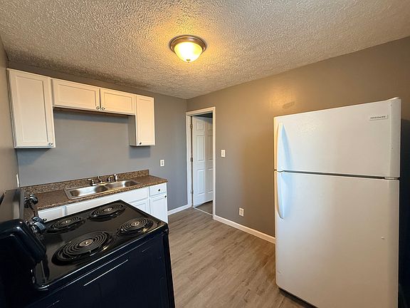 2nd image of 2916 Seneca Ave APT B