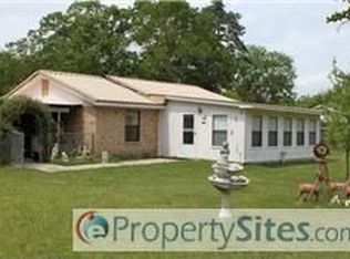 4 Wood Farm Estates Rd, Huntsville, TX 77320