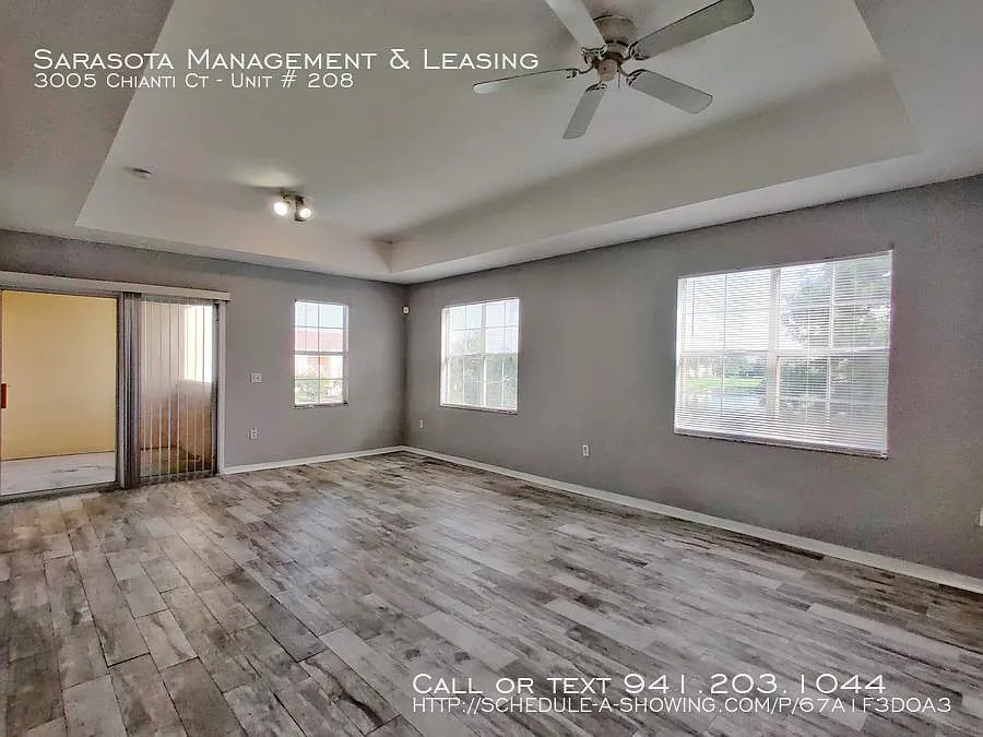 Beautiful 2nd Floor condo Overlooking Large Lake — Photo 4