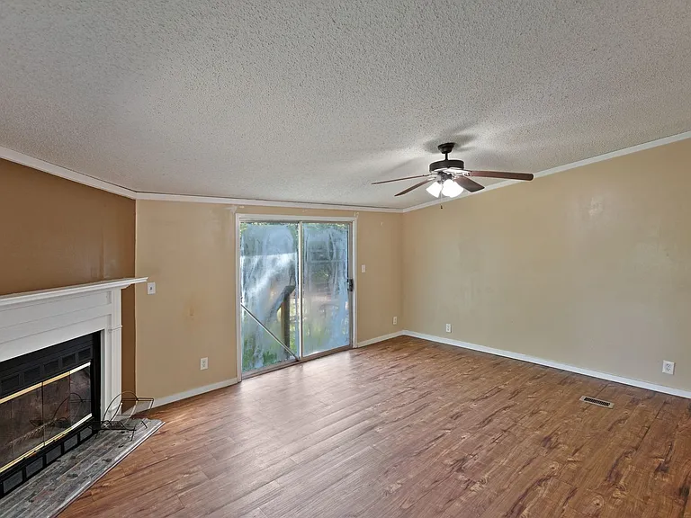 7463 Lilly Ct — Photo 14