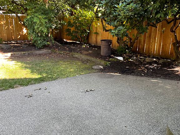 4th image of 3212 SE Lorne St