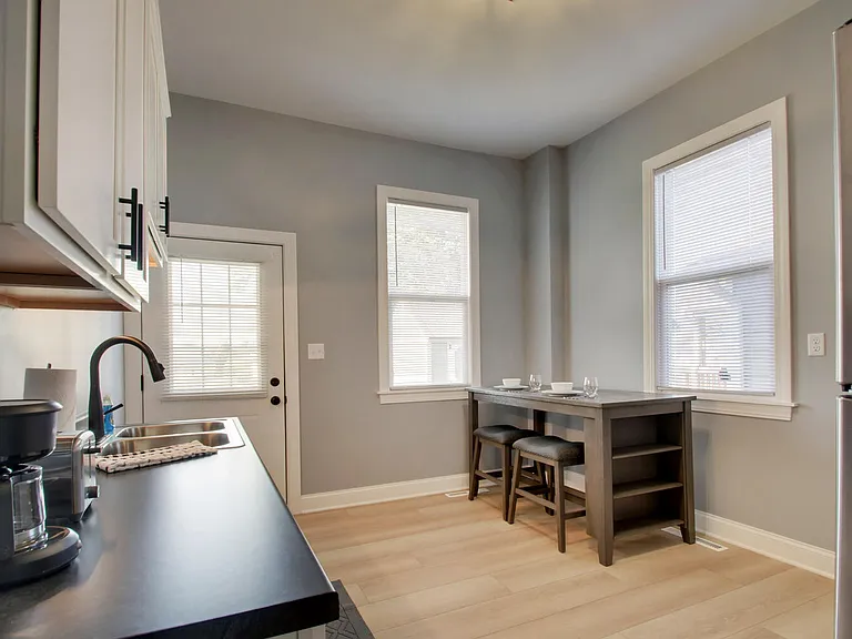 916-918 Adams St #916-A — Photo 2
