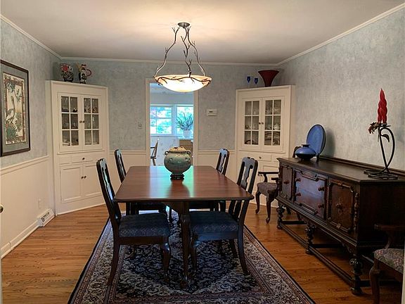 5th image of 162 S Strawberry Ln