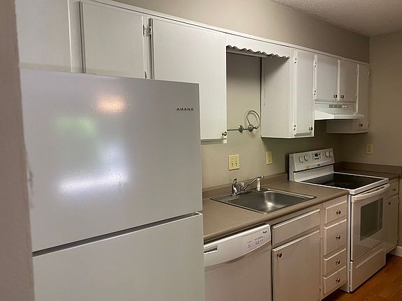 3rd image of 407 Skyview Dr APT J