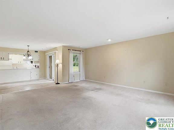 3rd image of 602 Briarwood Dr #A